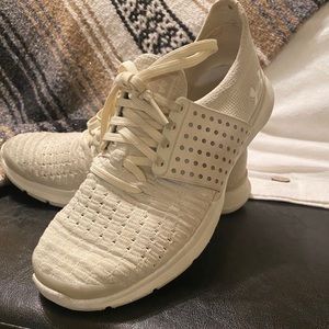 Youth under armor 5.5y shoes white